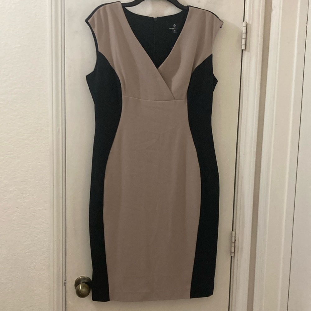 Ronni Nicole Black and Tan Bodycon Midi Dress with V-Neck and Cap Sleeves